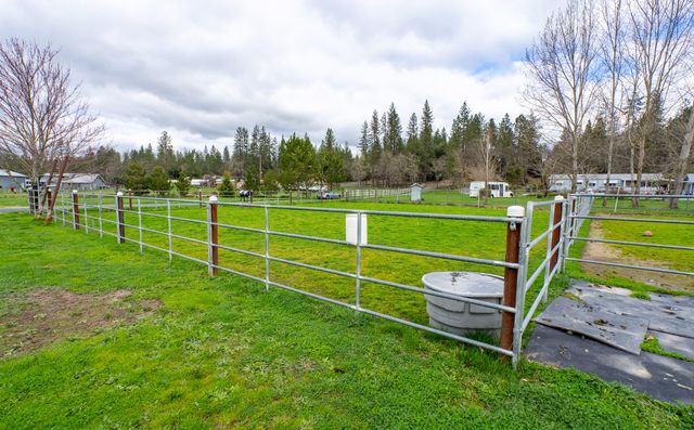 2453 Stringer Gap Road, Grants Pass, OR 97527