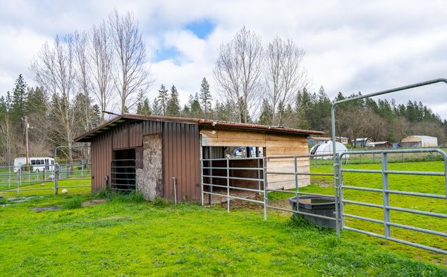 2453 Stringer Gap Road, Grants Pass, OR 97527