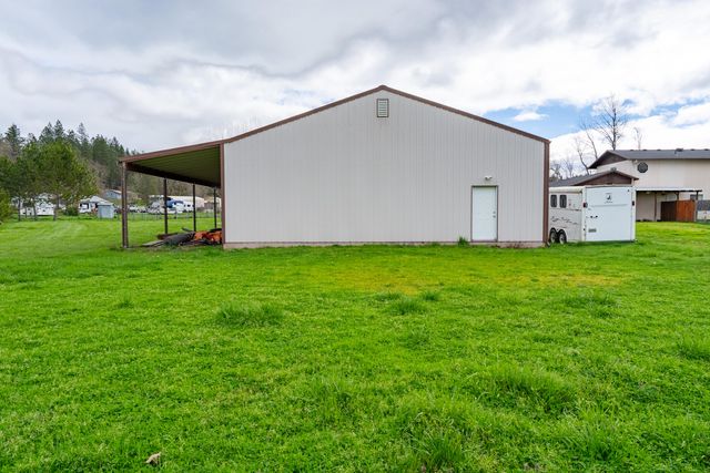 2453 Stringer Gap Road, Grants Pass, OR 97527