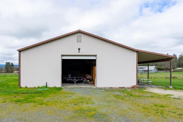 2453 Stringer Gap Road, Grants Pass, OR 97527