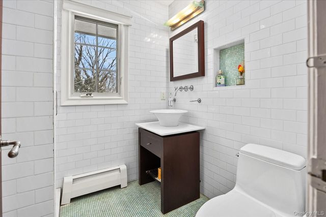 15 Cricket Lane, Great Neck, NY 11024