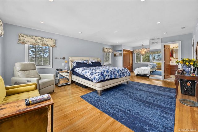 15 Cricket Lane, Great Neck, NY 11024