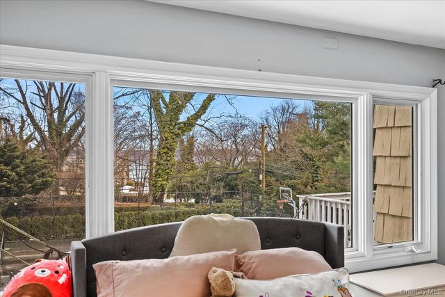 15 Cricket Lane, Great Neck, NY 11024