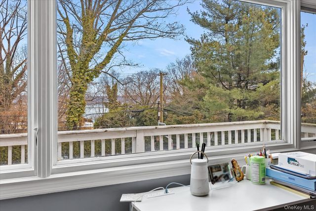 15 Cricket Lane, Great Neck, NY 11024