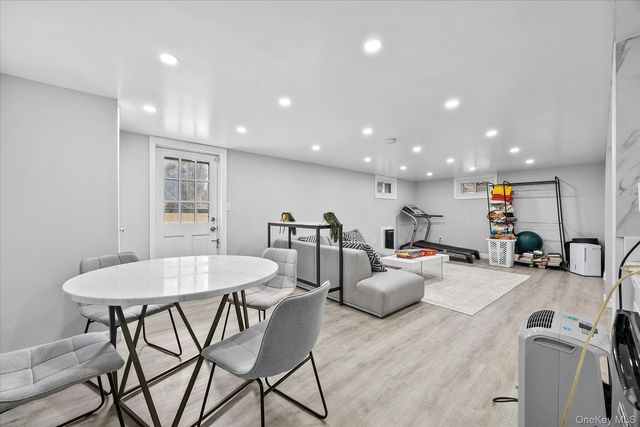 15 Cricket Lane, Great Neck, NY 11024