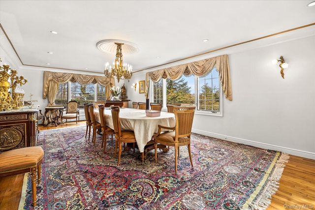 15 Cricket Lane, Great Neck, NY 11024