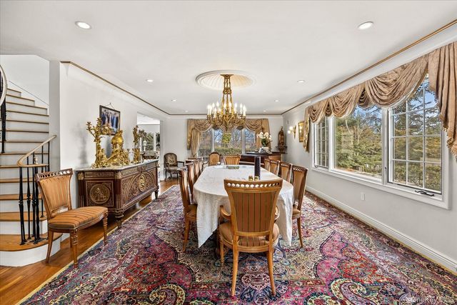 15 Cricket Lane, Great Neck, NY 11024