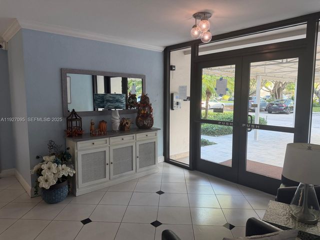 2801 N Palm Aire Dr 405, Pompano Beach, FL 33069