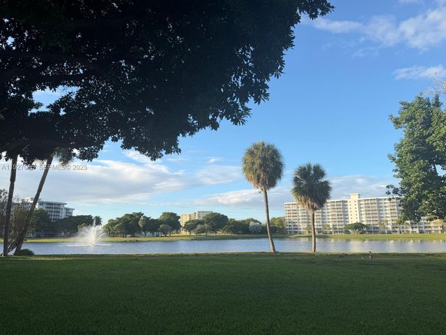 2801 N Palm Aire Dr 405, Pompano Beach, FL 33069