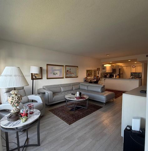 2801 N Palm Aire Dr 405, Pompano Beach, FL 33069