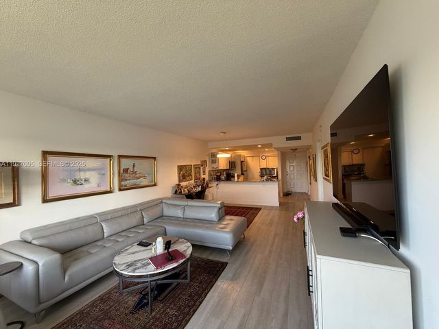 2801 N Palm Aire Dr 405, Pompano Beach, FL 33069