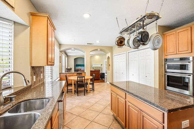 2113 Coldwater Bridge Lane, League City, TX 77573