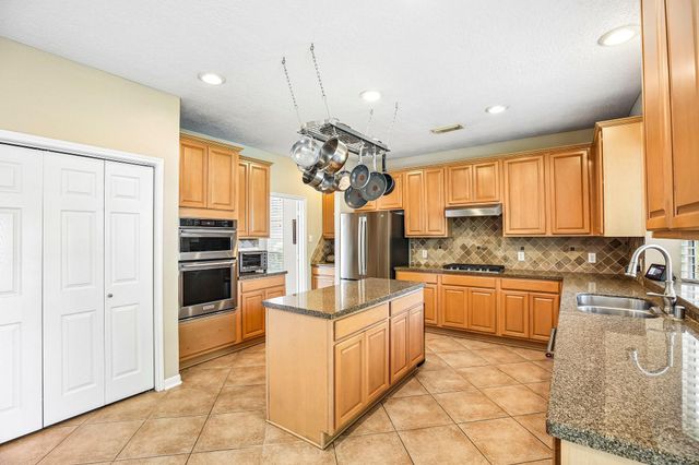 2113 Coldwater Bridge Lane, League City, TX 77573