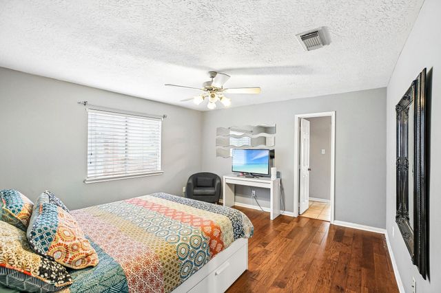 2113 Coldwater Bridge Lane, League City, TX 77573