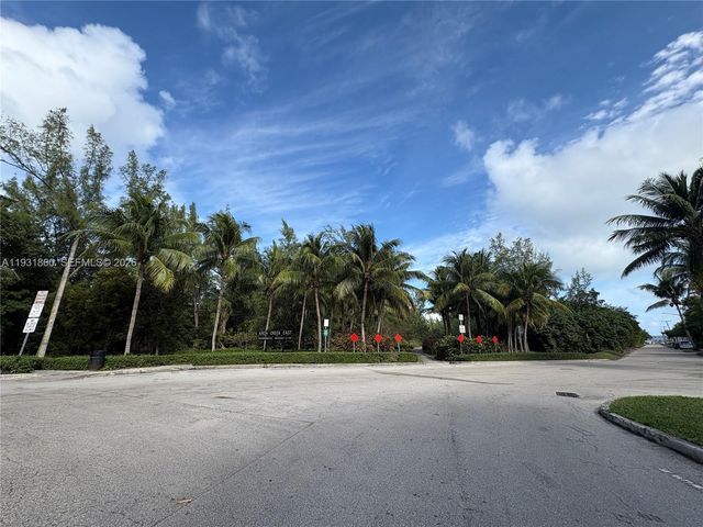 2500 NE 135th Street C502, North Miami, FL 33181