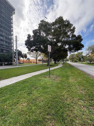 2500 NE 135th Street C502, North Miami, FL 33181