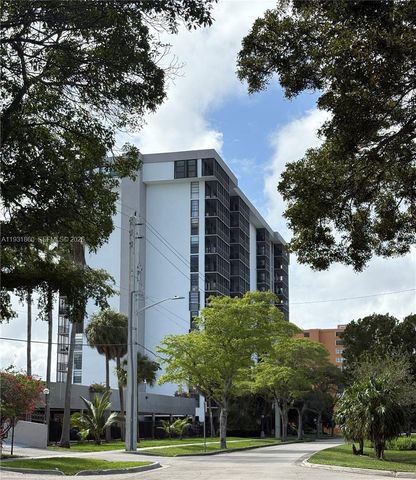 2500 NE 135th Street C502, North Miami, FL 33181