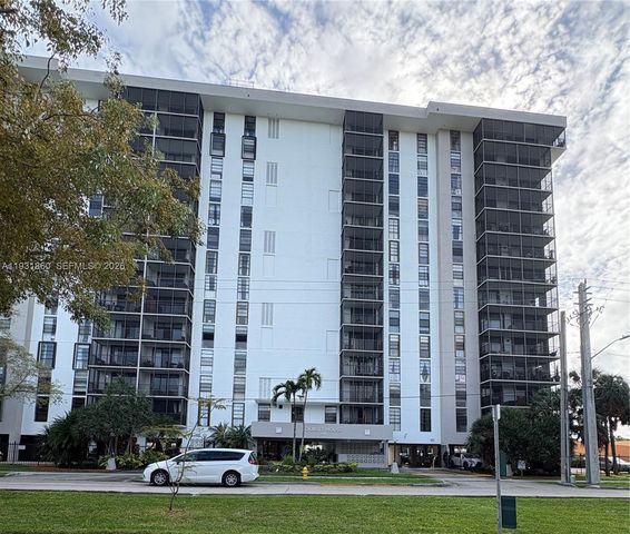 2500 NE 135th Street C502, North Miami, FL 33181