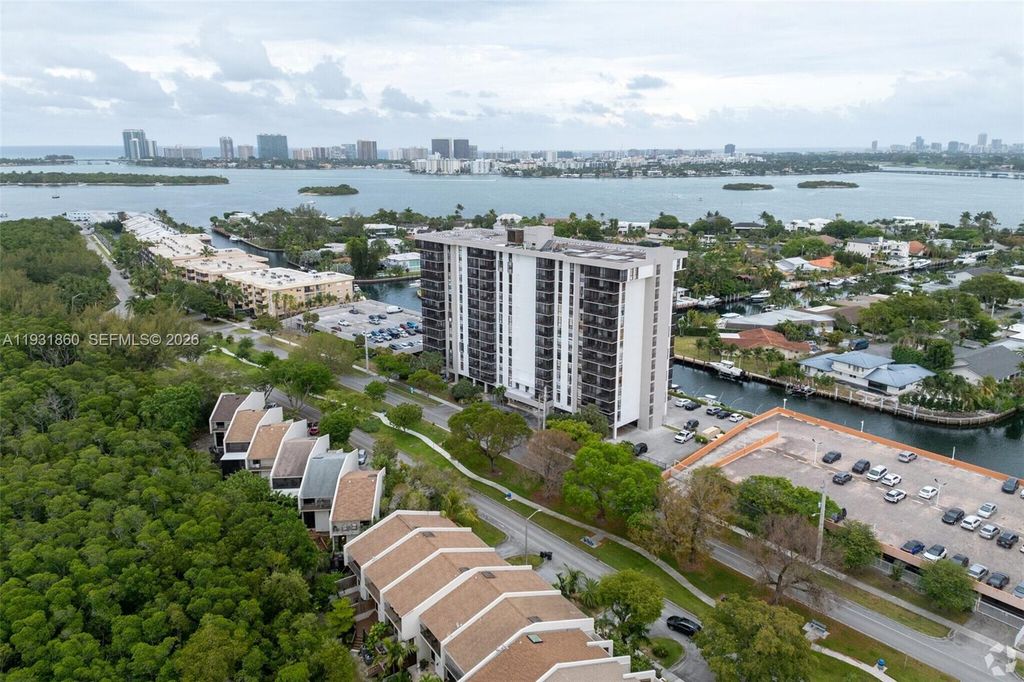 2500 NE 135th Street C502, North Miami, FL 33181