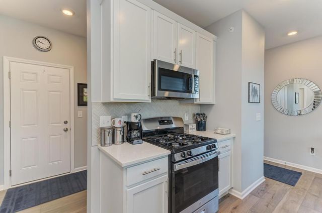 126 Kingsport Drive, South Elgin, IL 60177