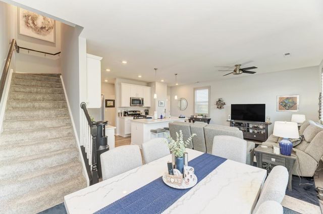 126 Kingsport Drive, South Elgin, IL 60177