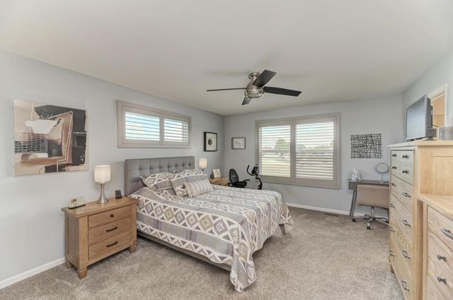 126 Kingsport Drive, South Elgin, IL 60177