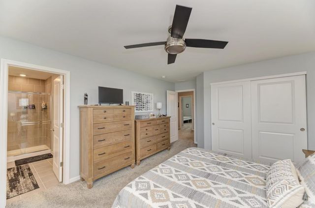 126 Kingsport Drive, South Elgin, IL 60177