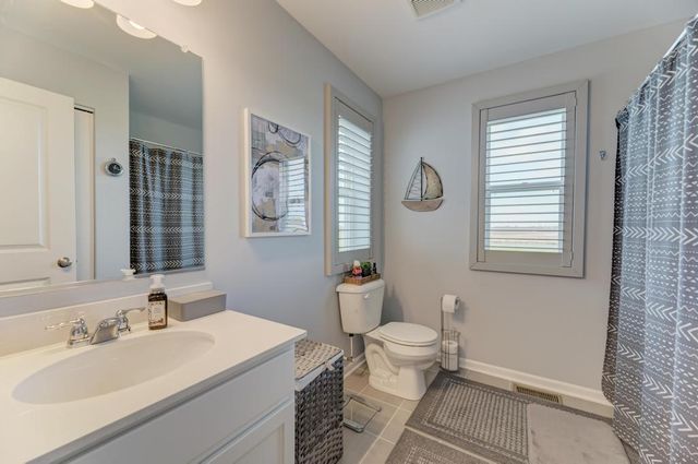 126 Kingsport Drive, South Elgin, IL 60177