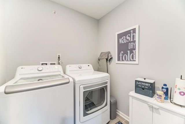 126 Kingsport Drive, South Elgin, IL 60177