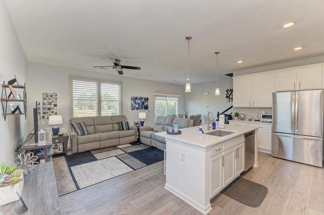 126 Kingsport Drive, South Elgin, IL 60177