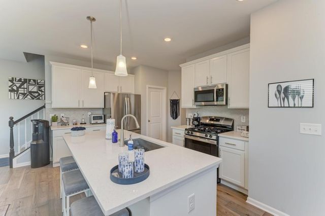 126 Kingsport Drive, South Elgin, IL 60177