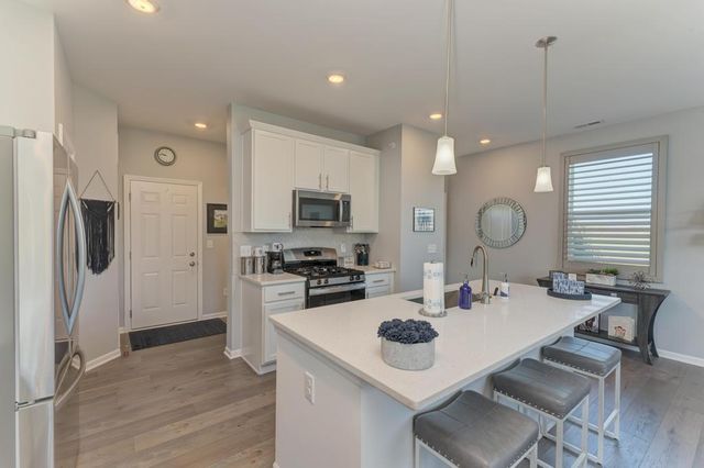 126 Kingsport Drive, South Elgin, IL 60177