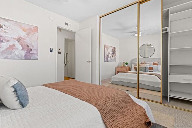 7640 Palmilla Dr 104, San Diego, CA 92122