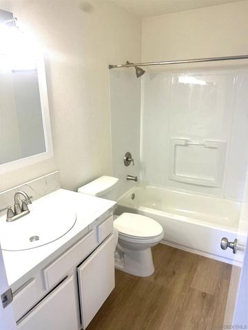 7640 Palmilla Dr 104, San Diego, CA 92122