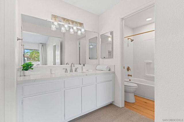 7640 Palmilla Dr 104, San Diego, CA 92122