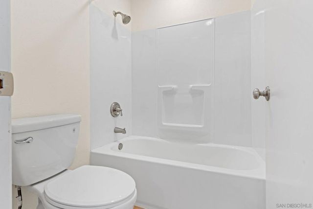 7640 Palmilla Dr 104, San Diego, CA 92122