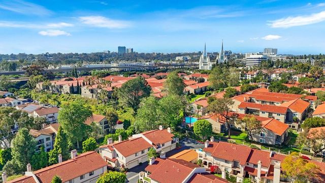 7640 Palmilla Dr 104, San Diego, CA 92122