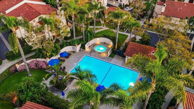 7640 Palmilla Dr 104, San Diego, CA 92122