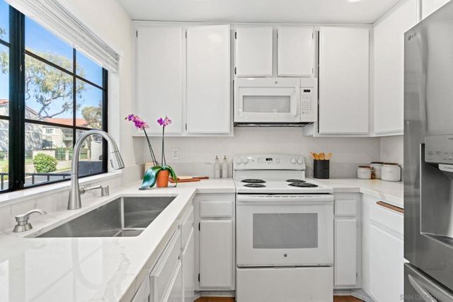 7640 Palmilla Dr 104, San Diego, CA 92122