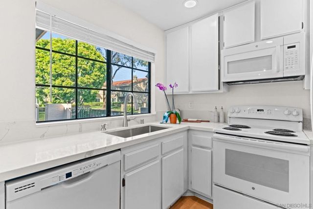 7640 Palmilla Dr 104, San Diego, CA 92122