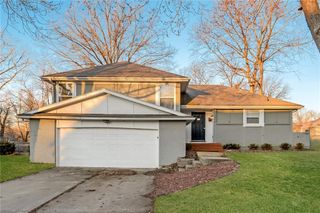 12806 Richmond Avenue, Grandview, MO 64030