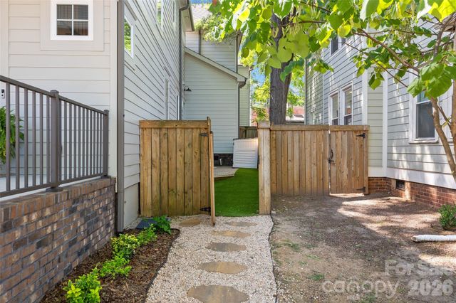 425 Pecan Avenue, Charlotte, NC 28204