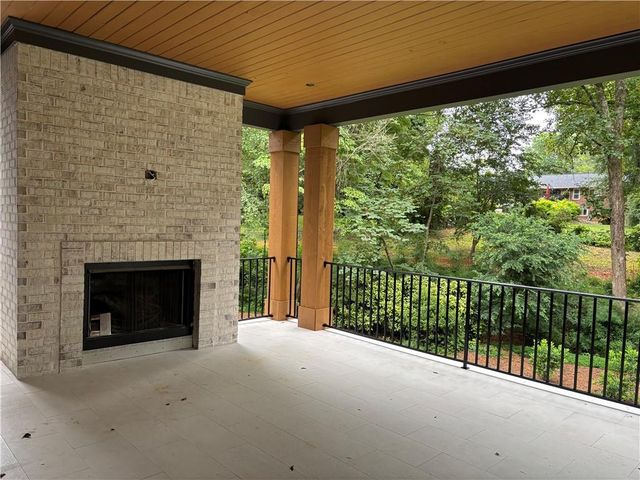 180 Thompson Place, Roswell, GA 30075