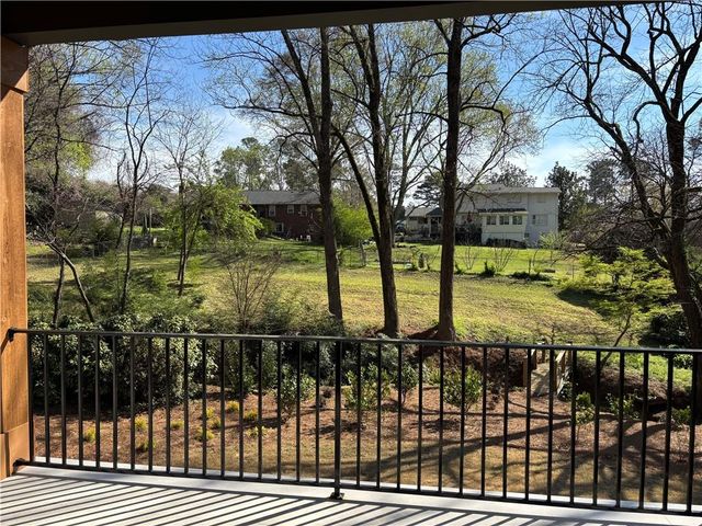 180 Thompson Place, Roswell, GA 30075