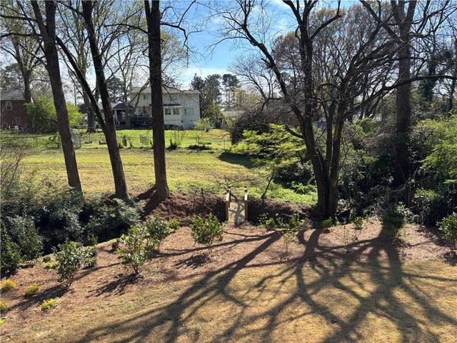 180 Thompson Place, Roswell, GA 30075