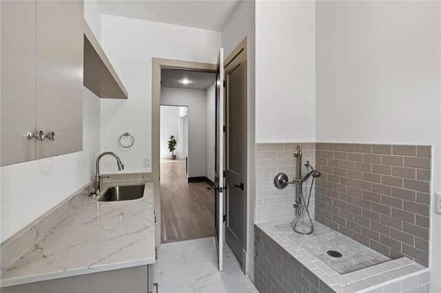 180 Thompson Place, Roswell, GA 30075
