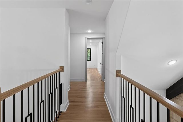 180 Thompson Place, Roswell, GA 30075
