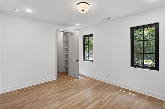 180 Thompson Place, Roswell, GA 30075