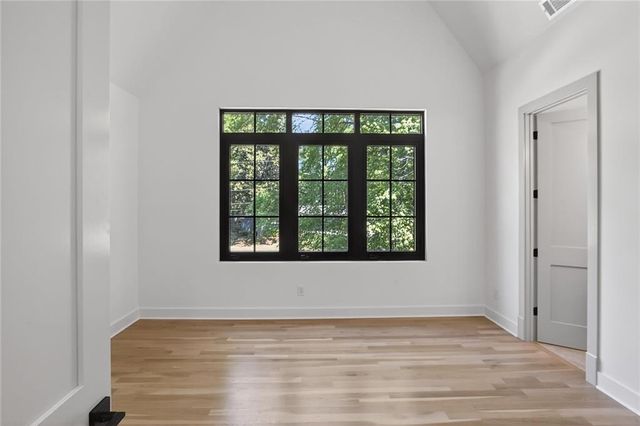 180 Thompson Place, Roswell, GA 30075