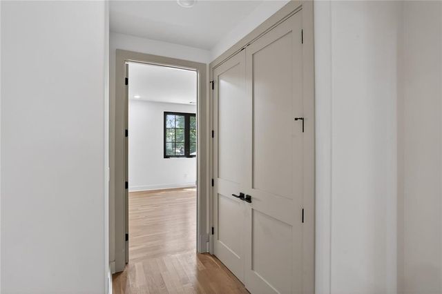 180 Thompson Place, Roswell, GA 30075